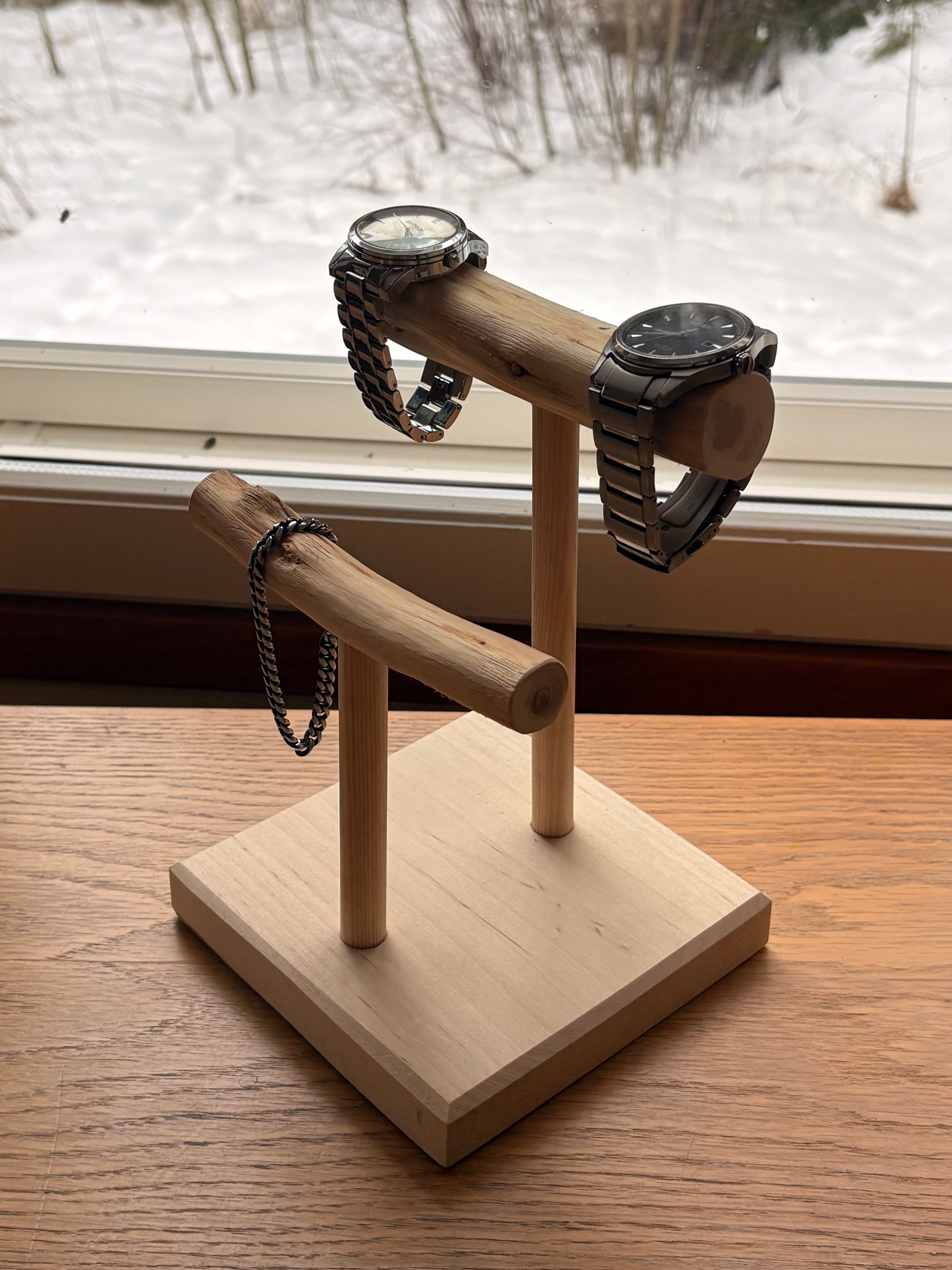 Kello- ja koruteline pieni