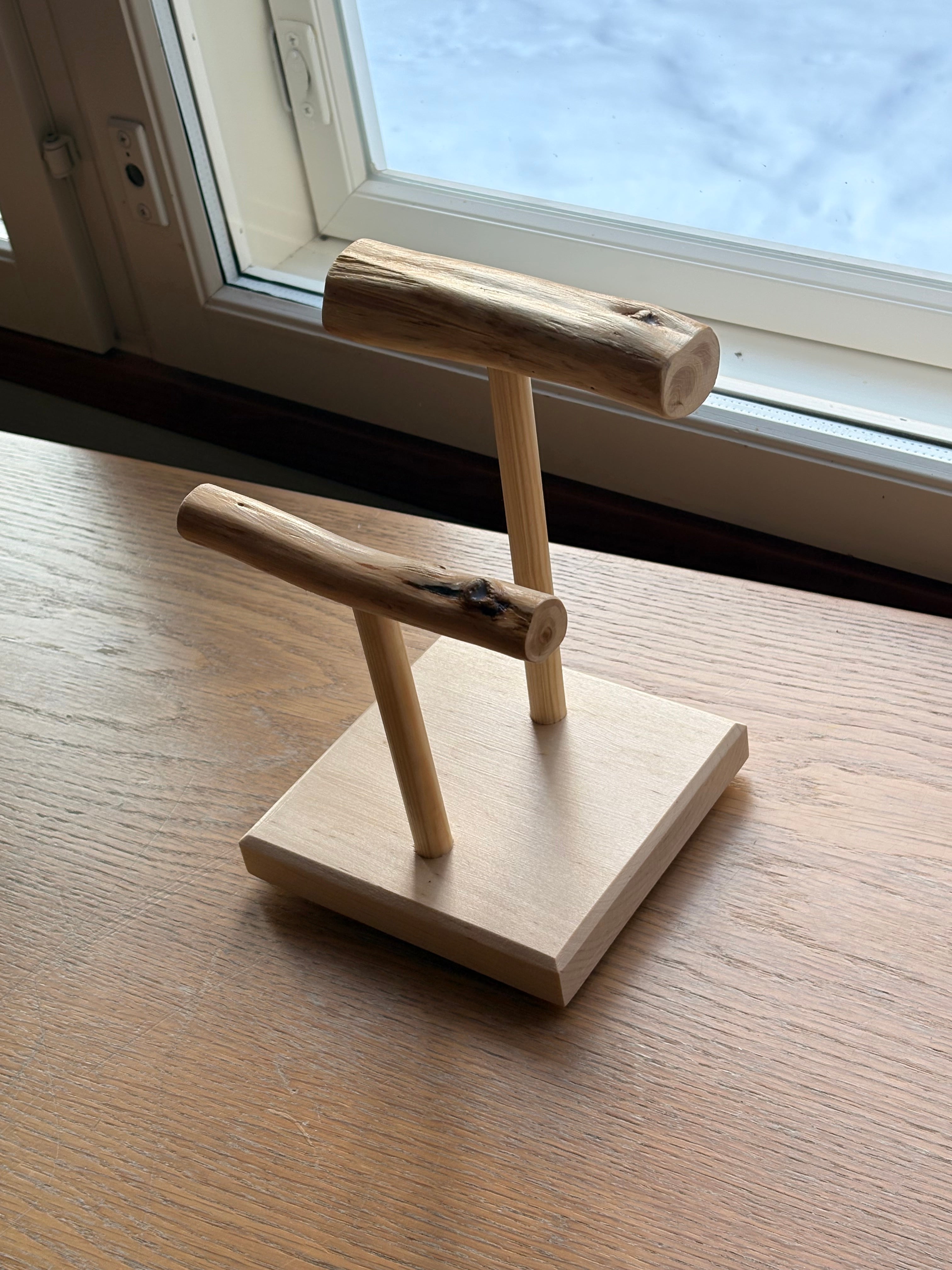 Kello- ja koruteline pieni