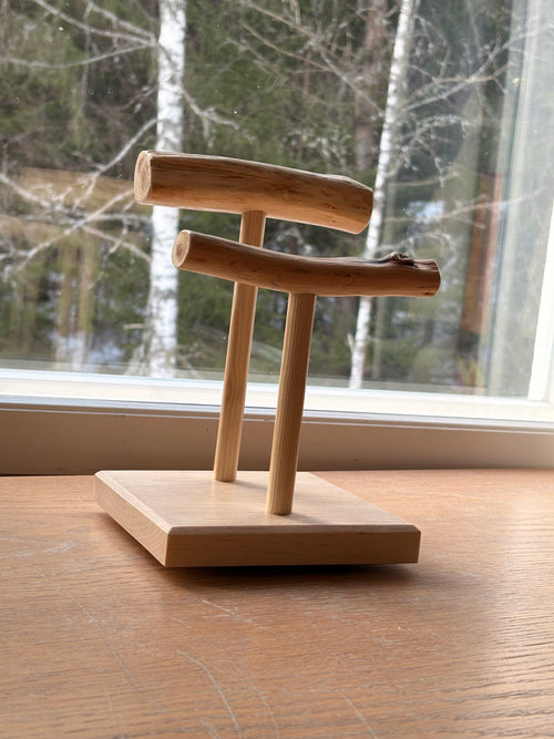 Kello- ja koruteline pieni